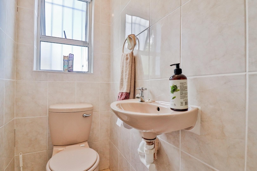 4 Bedroom Property for Sale in De Kelders Western Cape